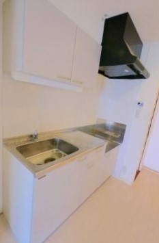 キッチン　別部屋参考写真となります