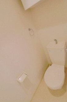 トイレ　別部屋参考写真となります