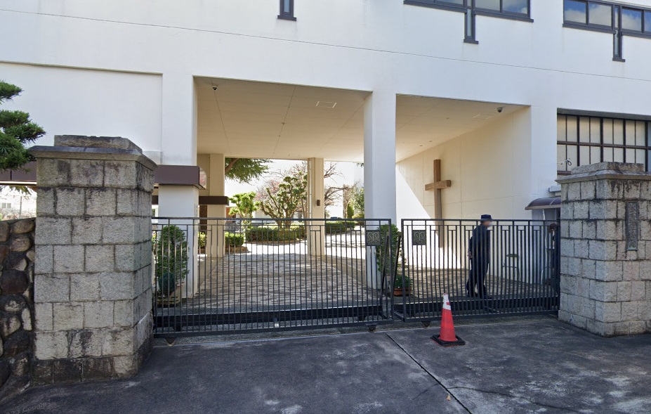 中学校　私立松蔭中学校（中学校）まで423m