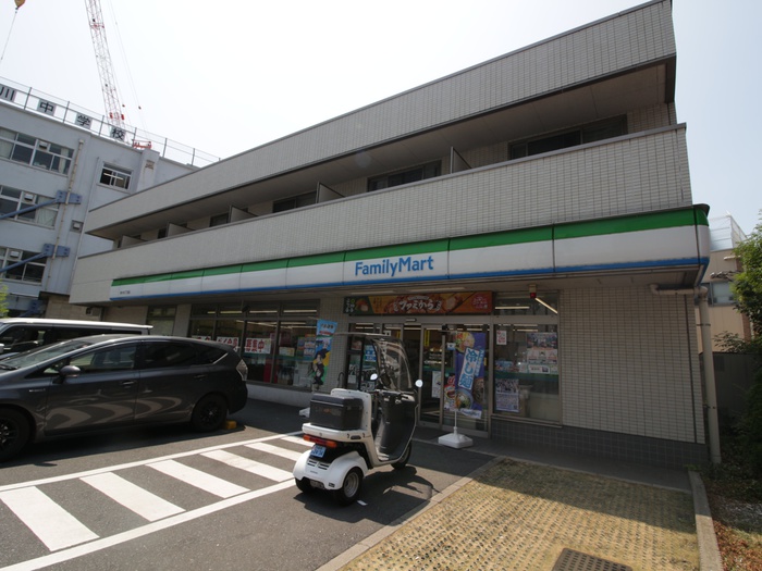 コンビニ　ファミリーマート 東大井三丁目店（コンビニ）まで139m