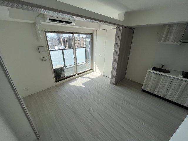 地下鉄千日前線 阿波座駅 徒歩5分 15階建 築3年の居間写真