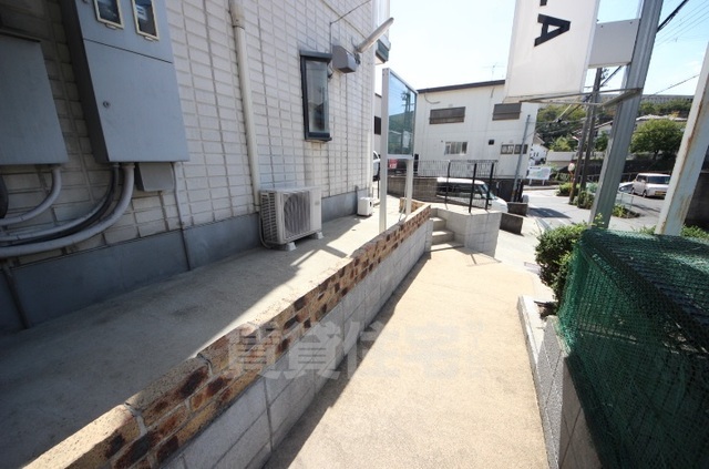 近鉄生駒線 信貴山下駅 徒歩2分 3階建 築37年の外観写真