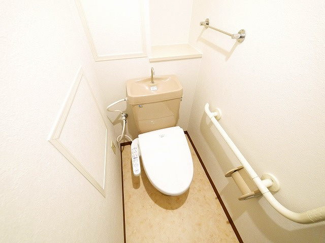 レフィナード・ラ・シャレー生駒のトイレ写真