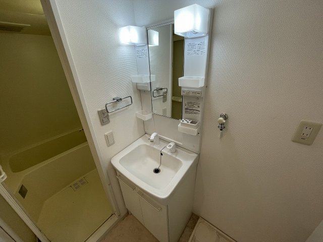 洗面設備　コンパクトで使いやすい洗面所
