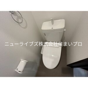 京阪本線 寝屋川市駅 徒歩14分 3階建 築3年のトイレ写真