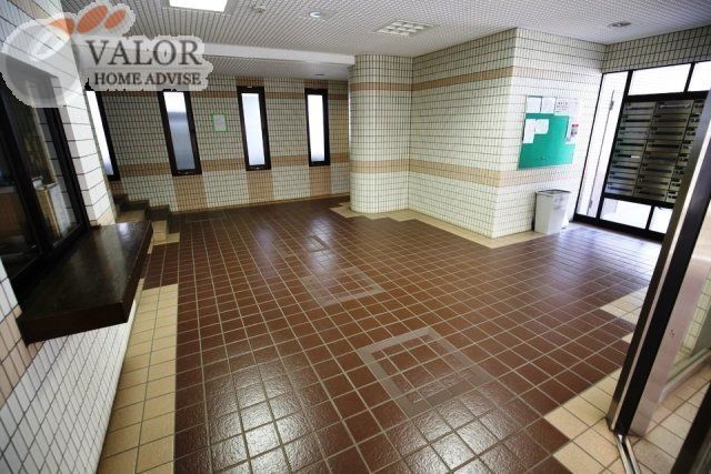 東急東横線 新丸子駅 徒歩7分 8階建 築37年の外観写真