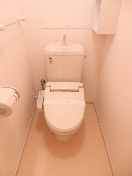 ＪＲ呉線 安浦駅 徒歩18分 2階建 築16年のトイレ写真