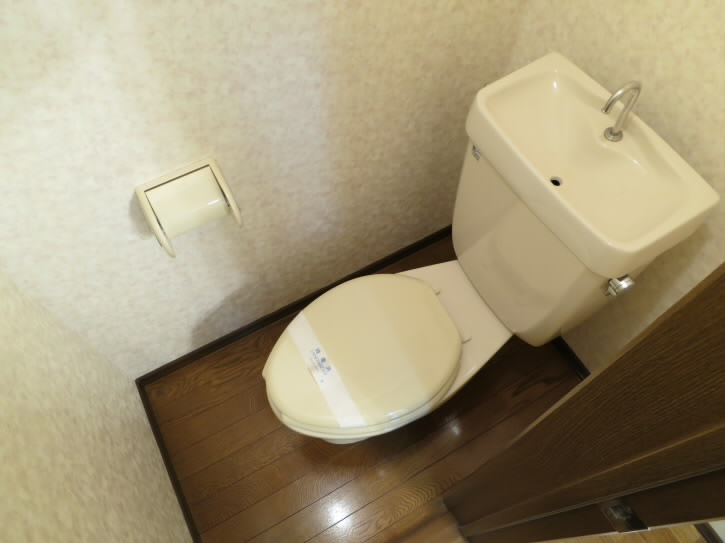 京王線 千歳烏山駅 徒歩5分 4階建 築45年のトイレ写真