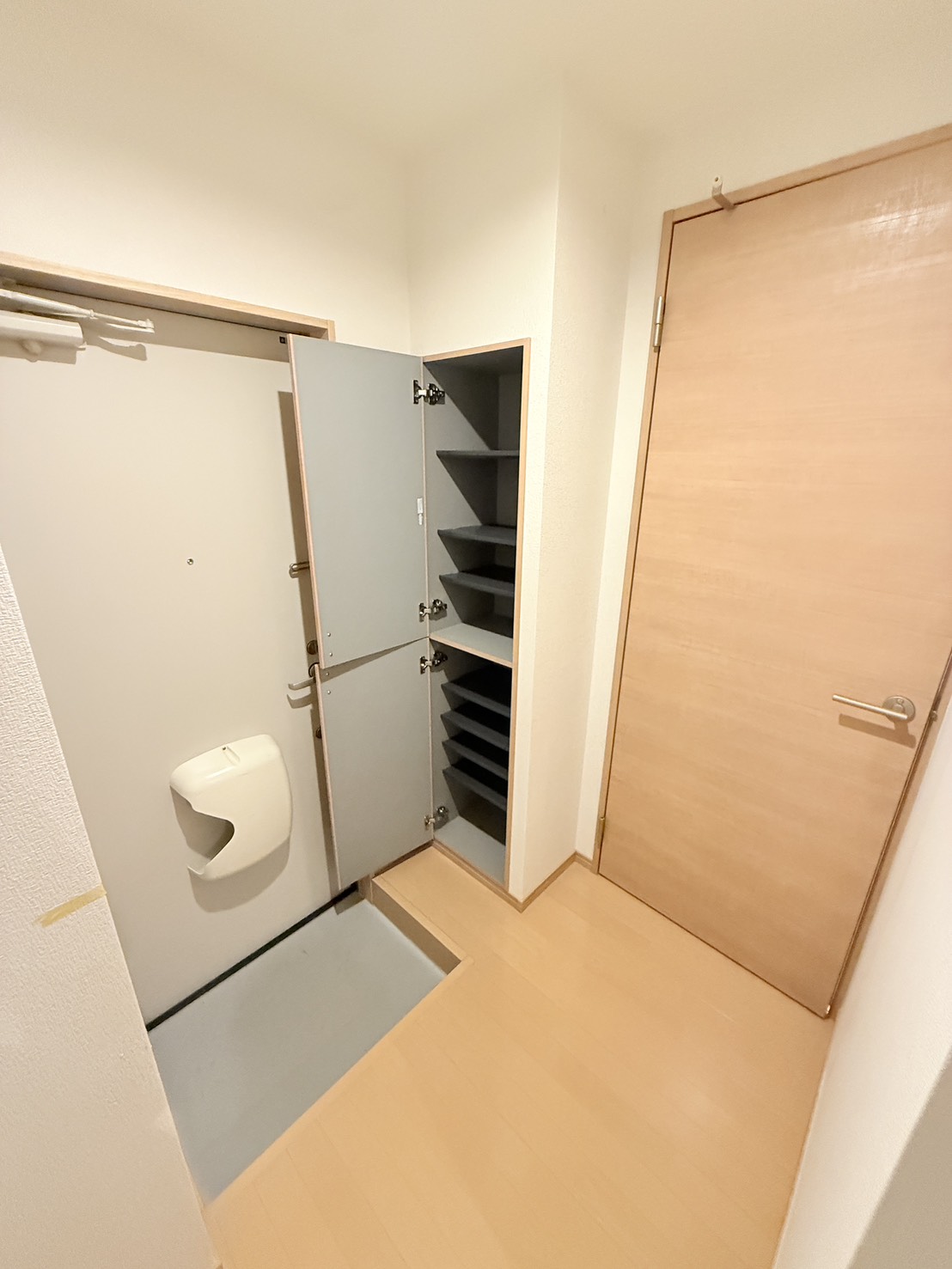 エレシア姶良の玄関写真