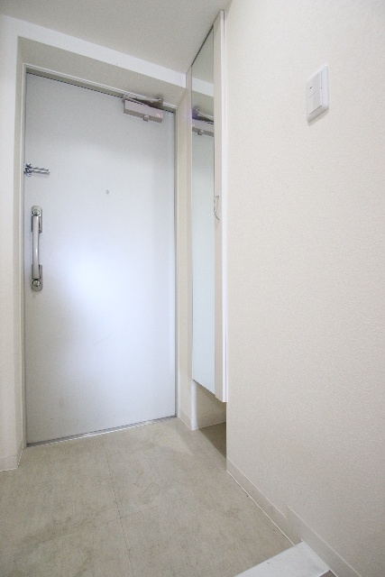 玄関　※別室の参考写真の為、現況優先です。