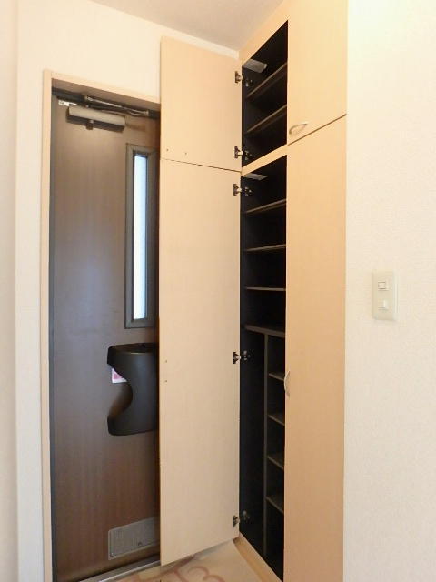 玄関　玄関靴箱