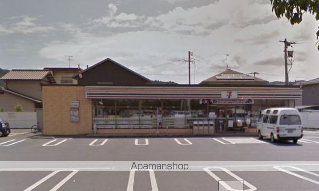 コンビニ　セブンイレブン（コンビニ）まで671m