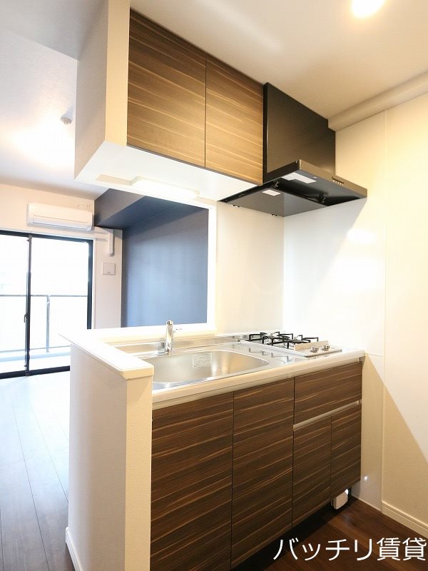 キッチン　※同マンション別部屋写真のため、現状優先。