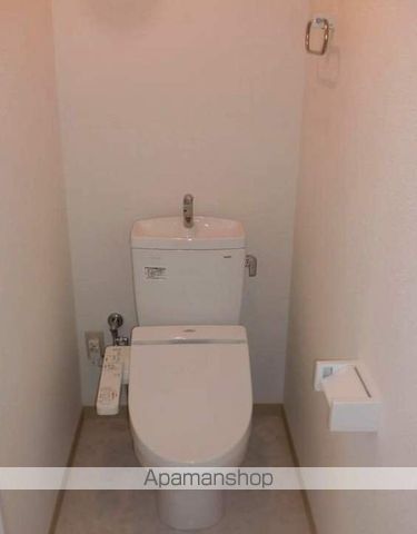 都営大江戸線 清澄白河駅 徒歩8分 6階建 築40年のトイレ写真