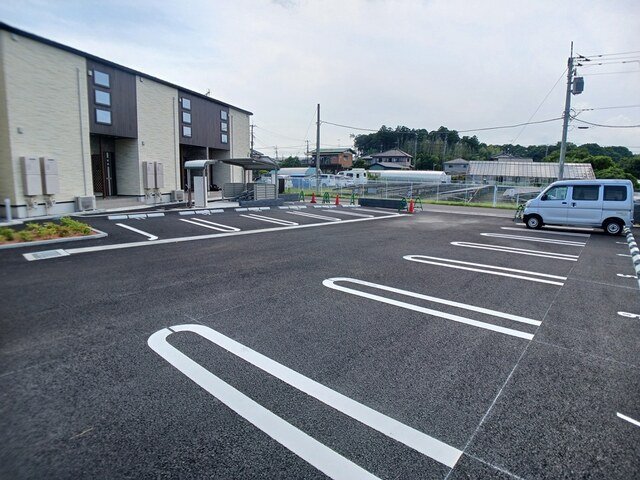 駐車場　駐車場があるので、車を買う予定の方も安心です