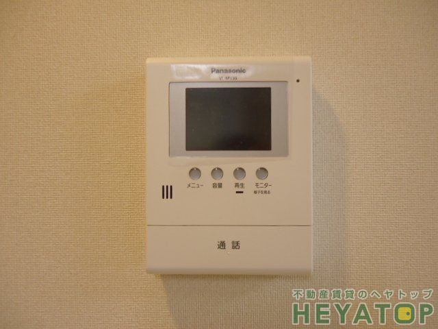 セキュリティ　モニター付きドアホンで安心確認（同仕様写真）