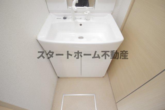 洗面設備　ゆったりとスペースのある洗面所