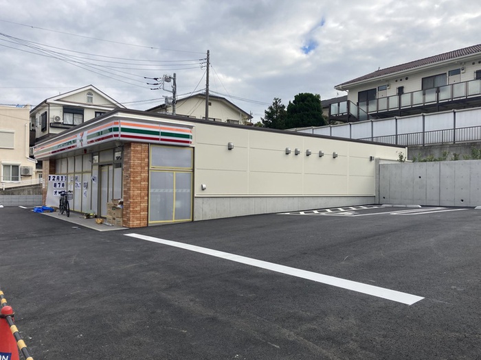 コンビニ　セブンイレブン 横浜日吉本町2丁目店（コンビニ）まで386m