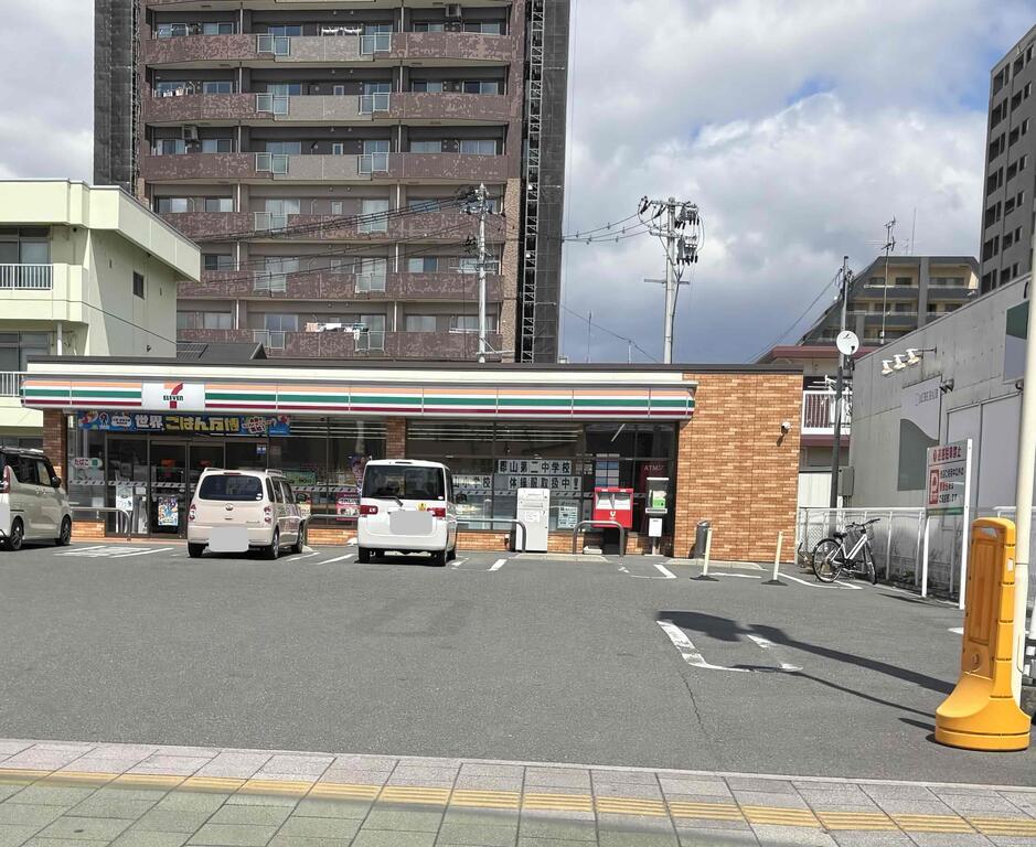 コンビニ　セブンイレブン虎丸店（コンビニ）まで520m