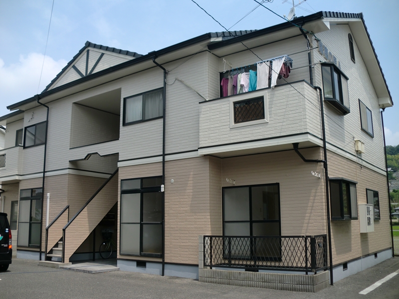 岡山市東区西大寺松崎のアパートの建物外観