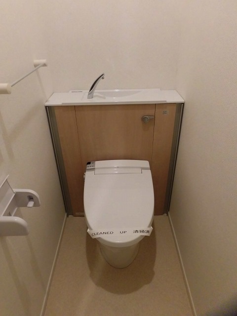 トイレ　温水洗浄便座機能付き
