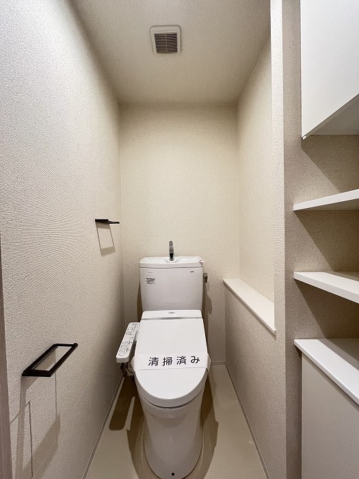 トイレ　※写真は類似間取り別部屋。色味等異なる場合があります。