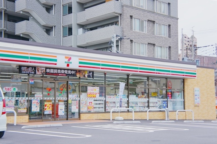 コンビニ　セブンイレブン鹿児島大竜町店（コンビニ）まで184m