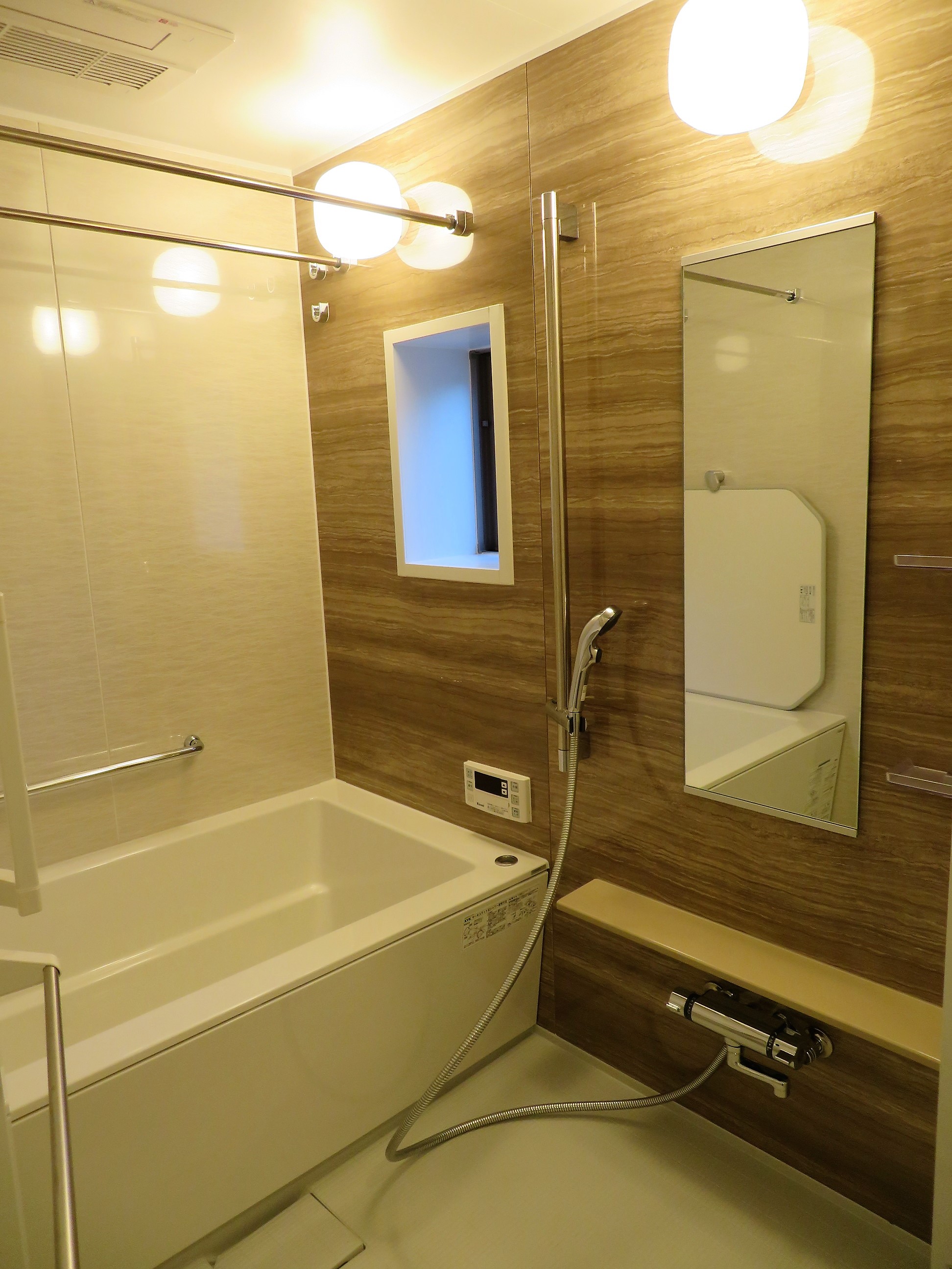バス・シャワールーム　追い焚き＆浴室乾燥つきです！