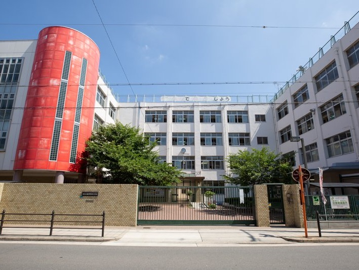 小学校　大阪市立新平野西小学校（小学校）まで704m