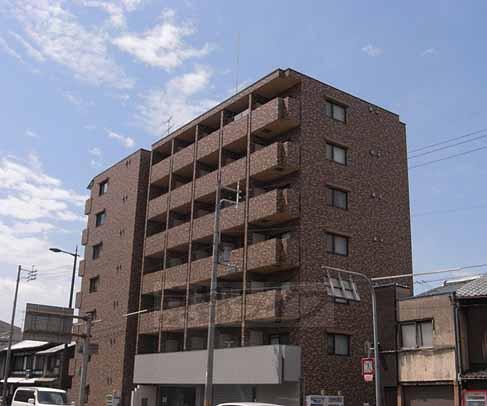 京都市南区西九条大国町のマンションの建物外観