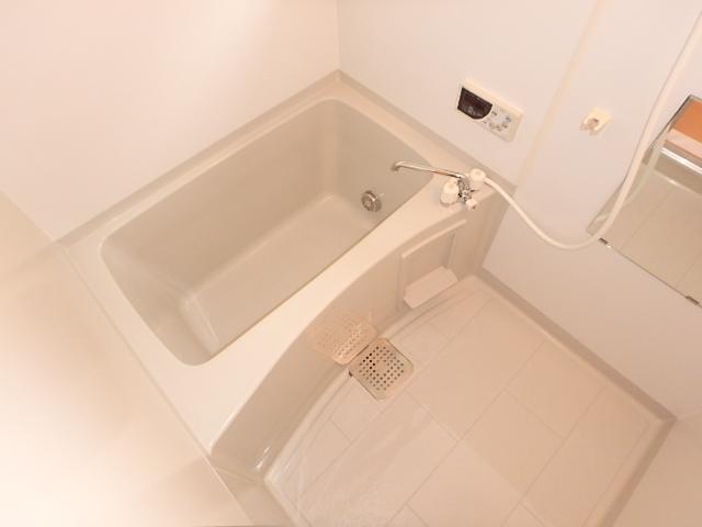 バス・シャワールーム　追焚き機能付きです。