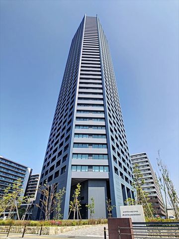 センターマークスタワーの建物外観