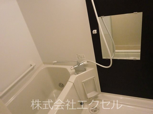 バス・シャワールーム　浴室乾燥付きのお風呂です。