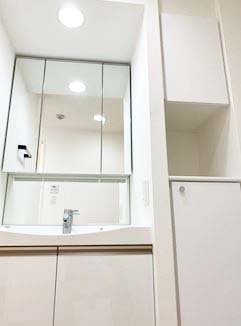 洗面設備　★三面鏡付き独立洗面台