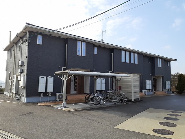 尾道市高須町のアパートの建物外観