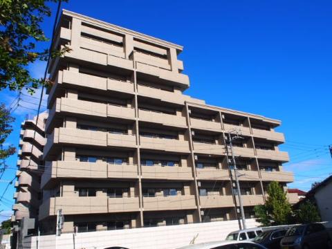 名古屋市瑞穂区八勝通のマンションの建物外観