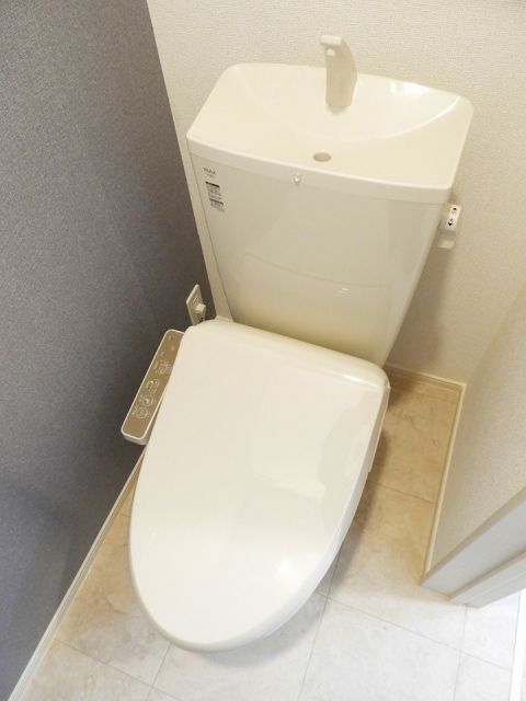 【益田市かもしま北町のアパートのトイレ】