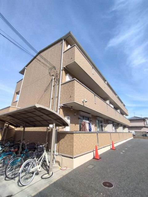 堺市北区中長尾町のアパートの建物外観