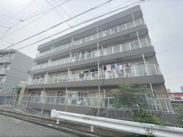 【寝屋川市桜木町のマンションの建物外観】