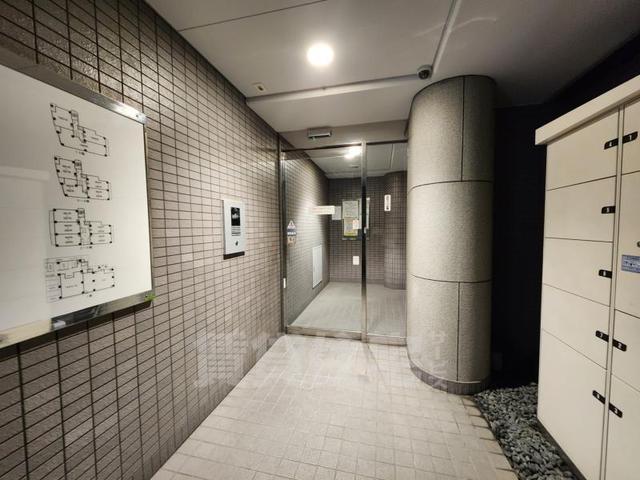 【京都市中京区姉西堀川町のマンションのエントランス】