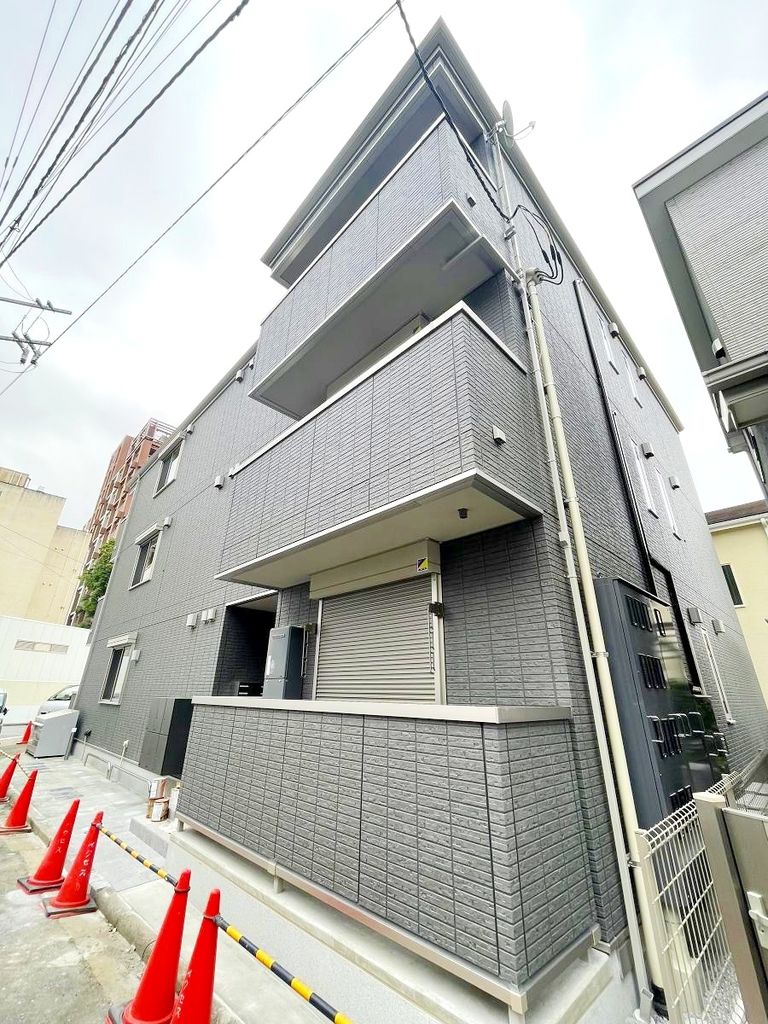 千葉市稲毛区轟町のアパートの建物外観