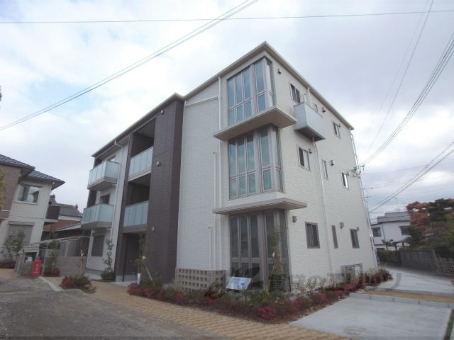 京都市山科区厨子奥矢倉町のマンションの建物外観