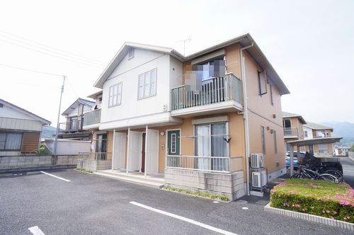 渋川市金井のアパートの建物外観