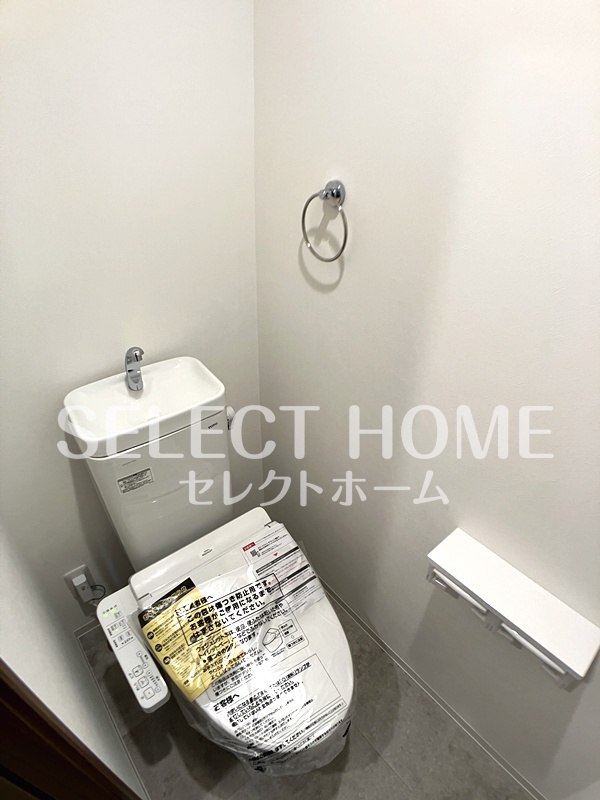 トイレ　落ち着いた色調のトイレです