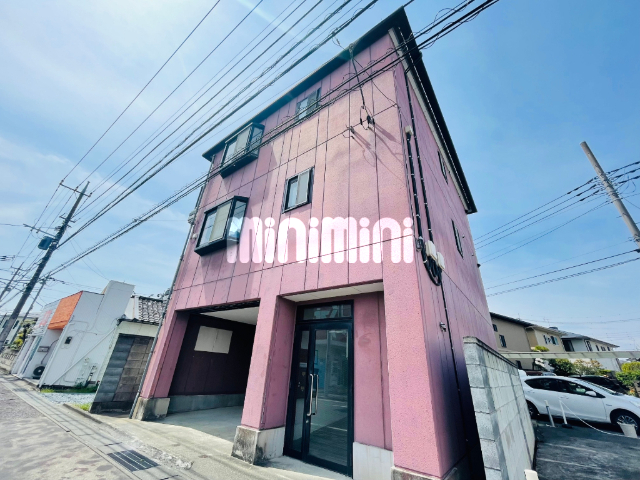 建物外観　可愛い色合いが印象的な外観です。