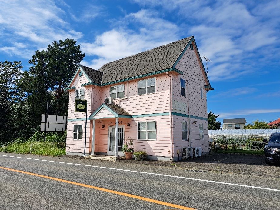 曲沢町店舗付貸住宅の建物外観