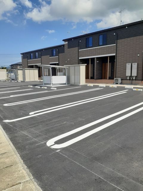 【登米市豊里町新田町のアパートの駐車場】