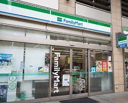 コンビニ　ファミリーマート港区白金プラザ店（コンビニ）まで302m