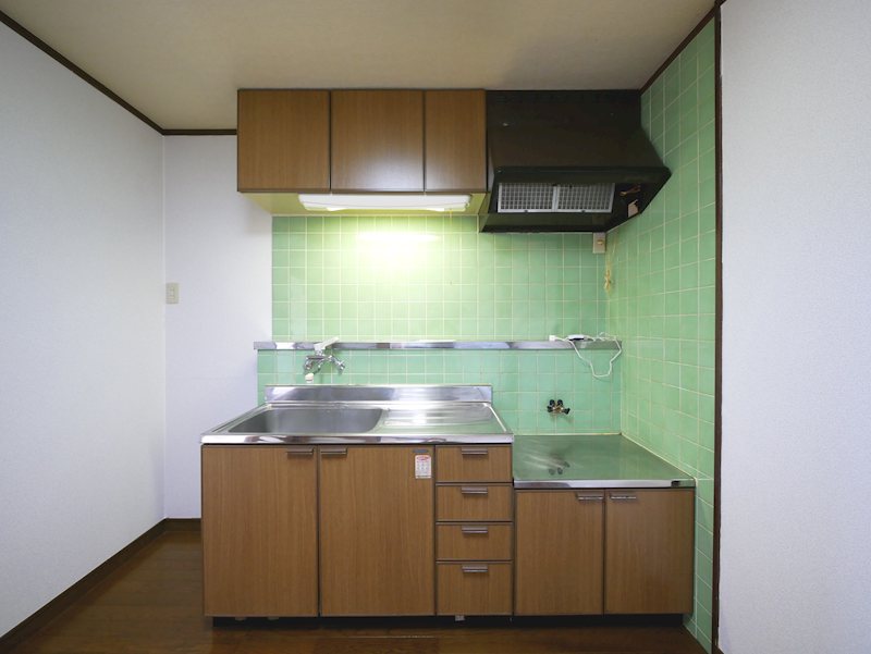 キッチン　重厚感のあるシステムキッチン