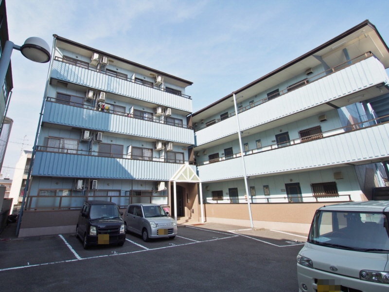 【奈良市西大寺北町のマンションの建物外観】